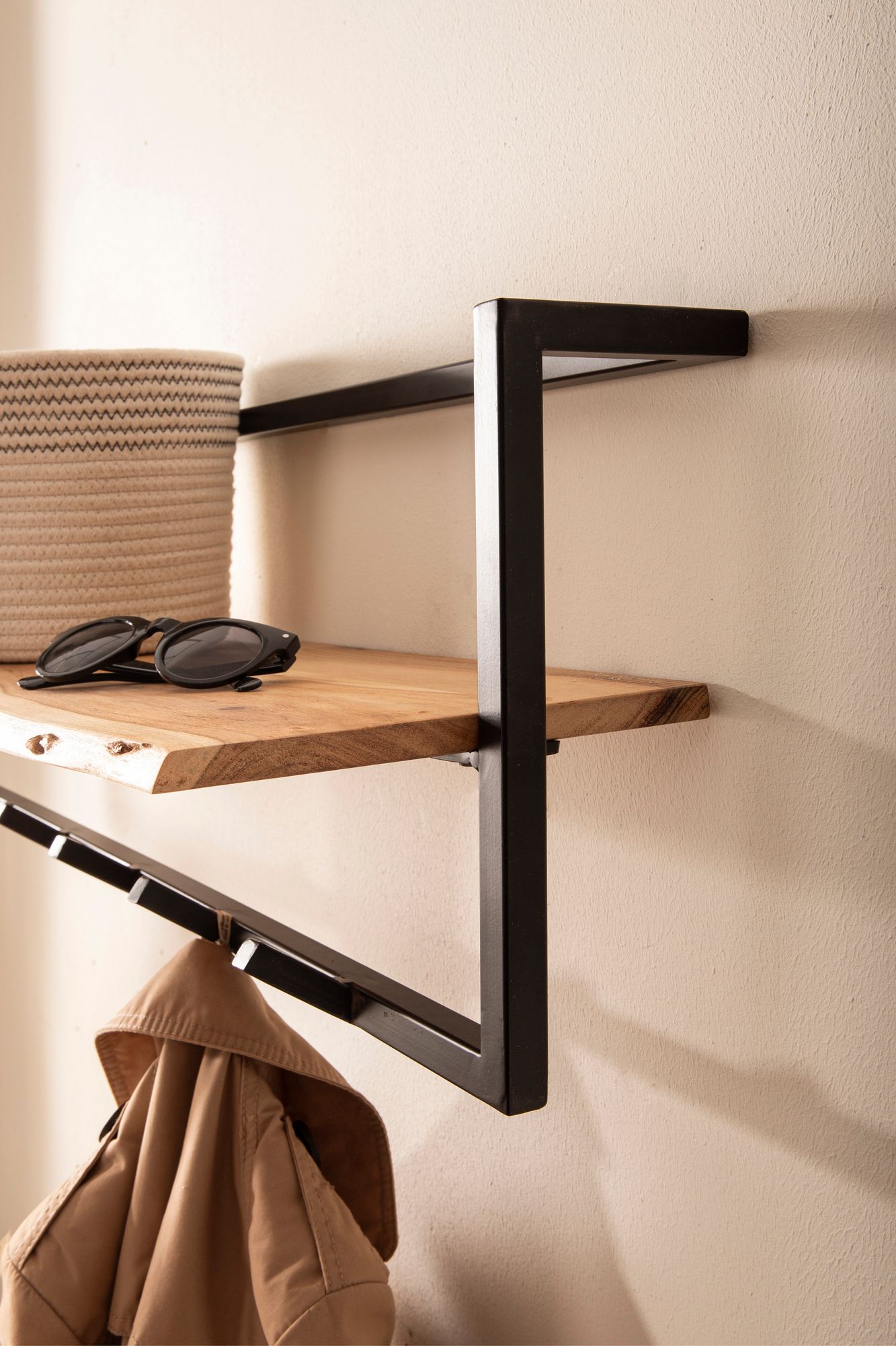 Garderobe aus Massivholz Akazie mit Baumkante 100 cm Industrial – Bild 5
