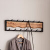Schals und Mützen | Flurgarderobe mit Wellenmuster | Garderobe Wand Holz