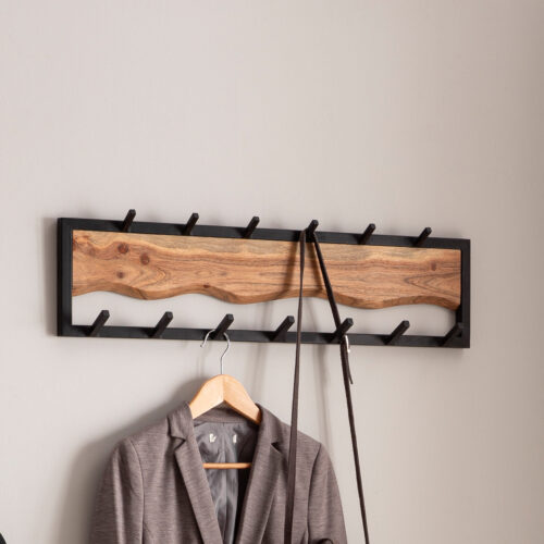 Schals und Mützen | Flurgarderobe mit Wellenmuster | Garderobe Wand Holz
